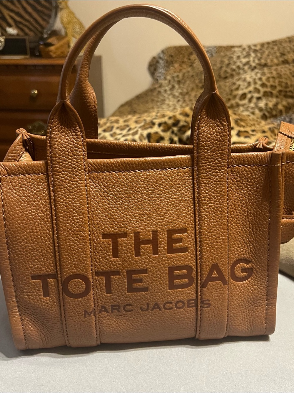 Marc Jacobs The Tote Bag Leather Brown
Retails $398.00